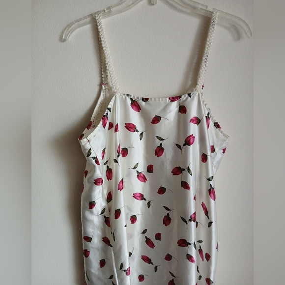Intimate Essentials Size Large satin Red Rose print - Picture 1 of 11